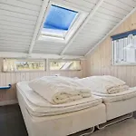 Cozy Summer House In Fons With Sea View Vakantiehuis