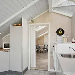 Cozy Summer House In Fons With Sea View