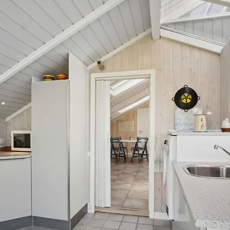 Cozy Summer House In Fons With Sea View