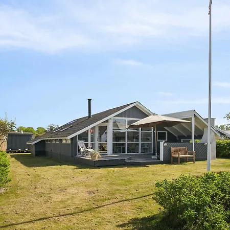 Cozy Summer House In Fons With Sea View Holiday home