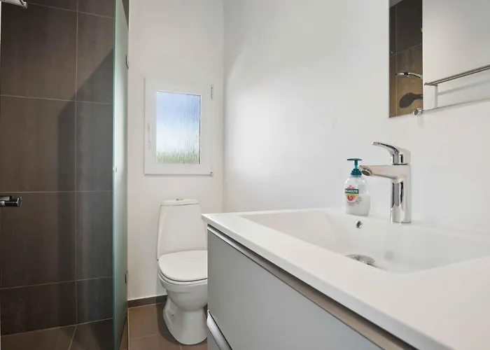 Cozy Summer House In Fons With Sea View